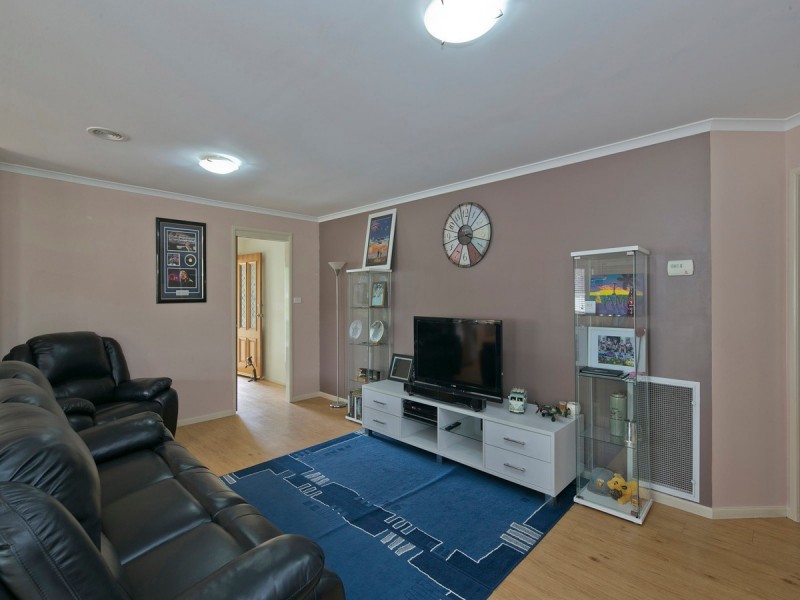 2 Hanrahan Crescent, Dunlop ACT 2615