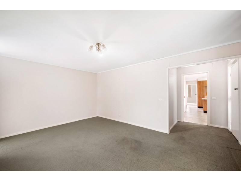 77 Lindrum Crescent, Holt ACT 2615