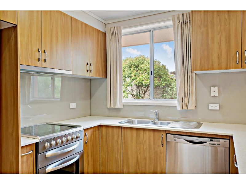 77 Lindrum Crescent, Holt ACT 2615