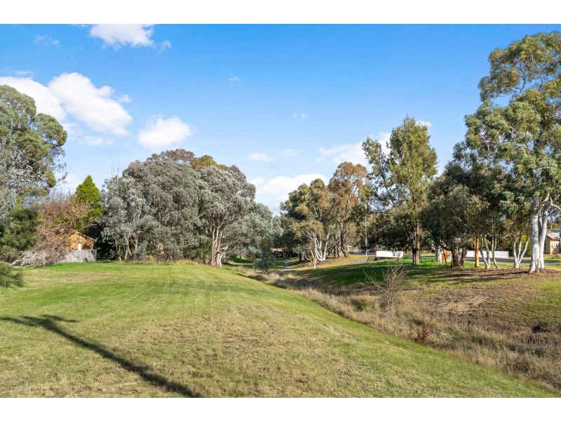 1 Herron Crescent, Latham ACT 2615