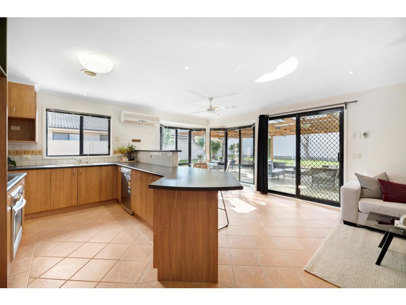 5 Quinlivan Crescent, Dunlop ACT 2615