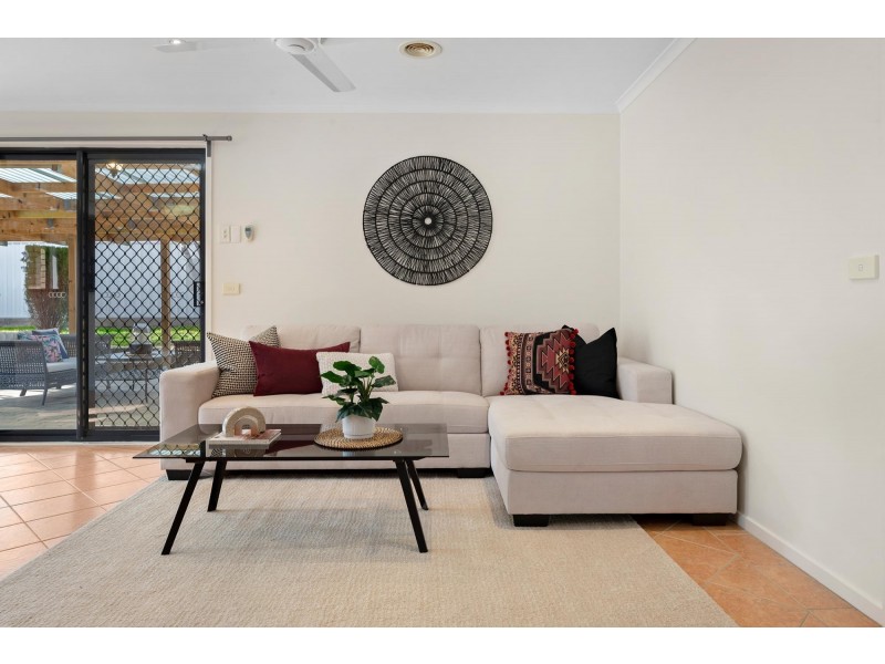 5 Quinlivan Crescent, Dunlop ACT 2615