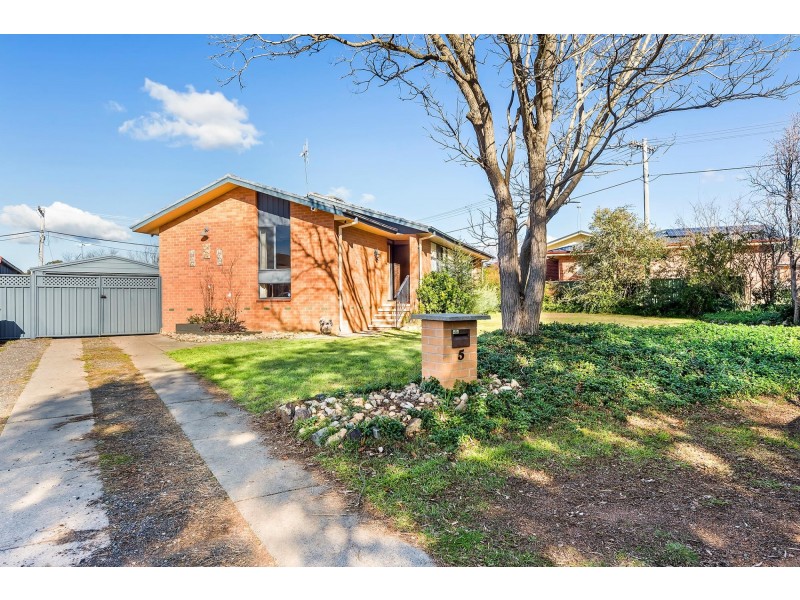 5 Thomas Place, Macgregor ACT 2615