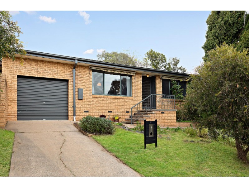 21 Macfarlan Place, Latham ACT 2615