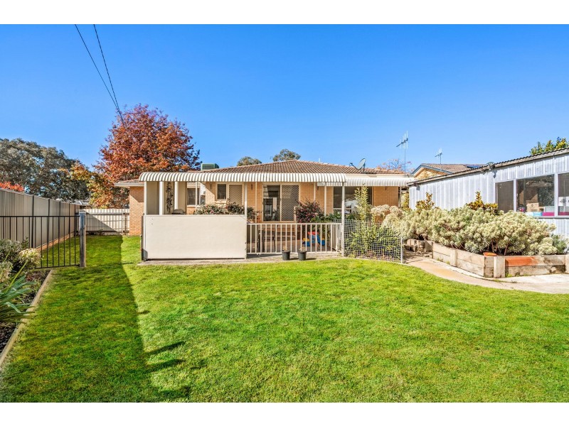 4 Bardsley Place, Holt ACT 2615