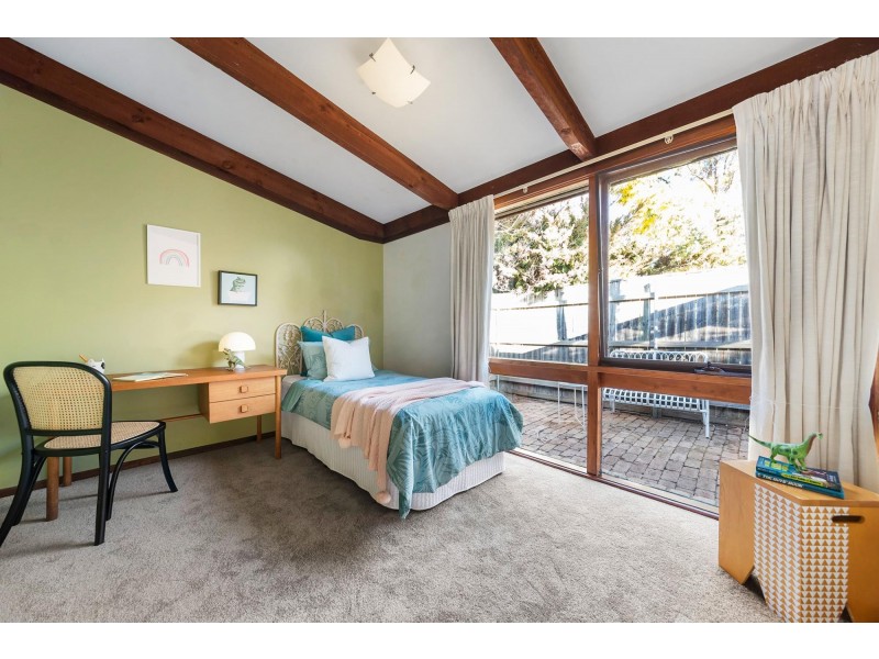 5 McArthur Place, Latham ACT 2615