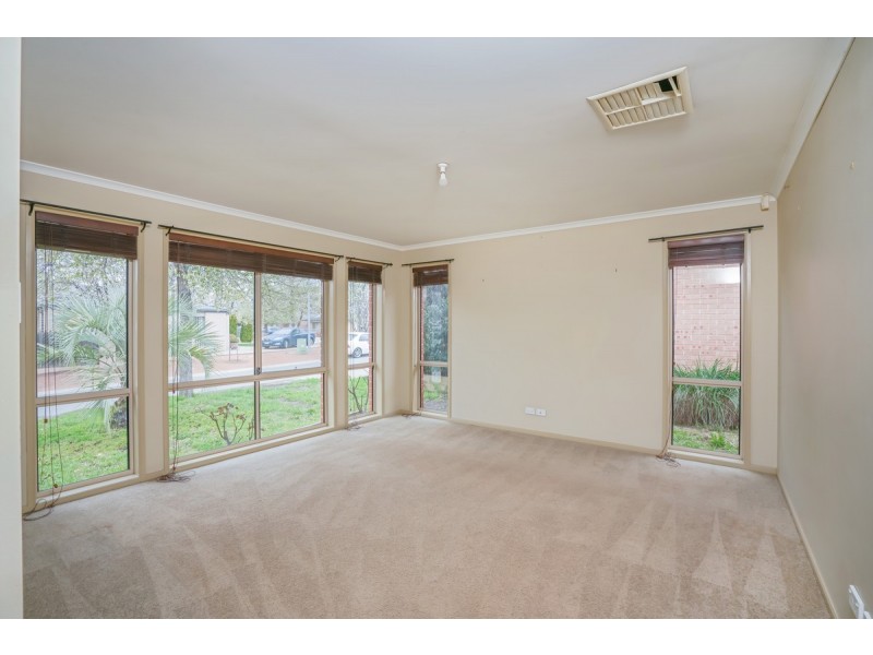 6 Fitton Close, Dunlop ACT 2615