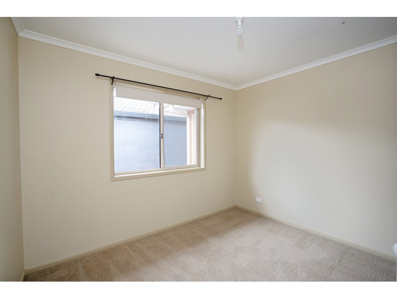 6 Fitton Close, Dunlop ACT 2615