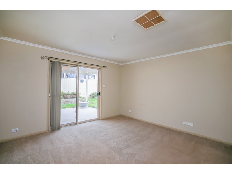 6 Fitton Close, Dunlop ACT 2615