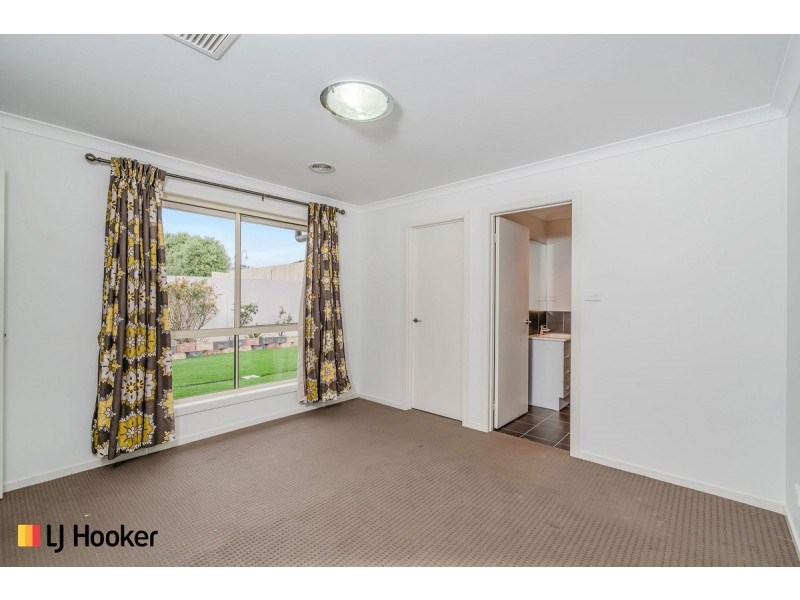 34 Hilda Kincaid Crescent, Macgregor ACT 2615