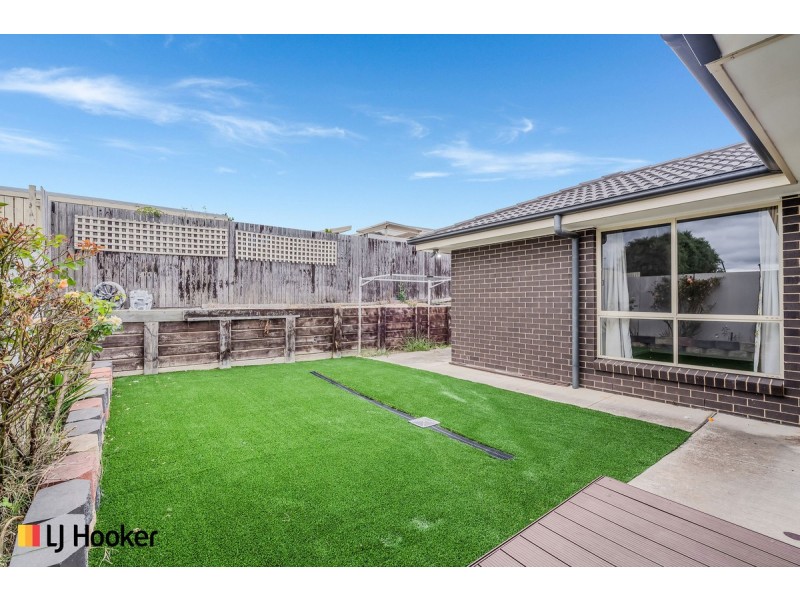 34 Hilda Kincaid Crescent, Macgregor ACT 2615