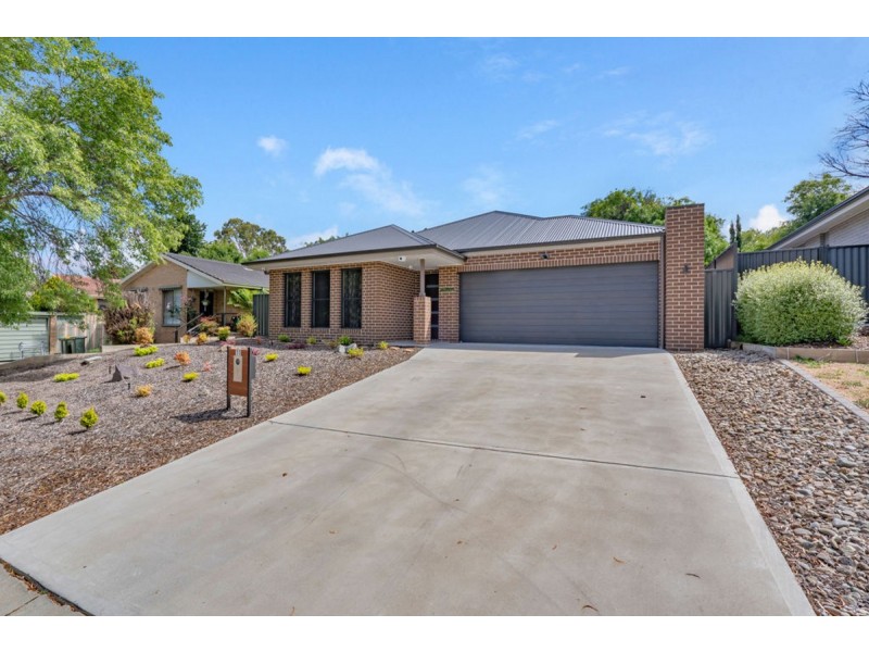 11 Kingham Place, Charnwood ACT 2615