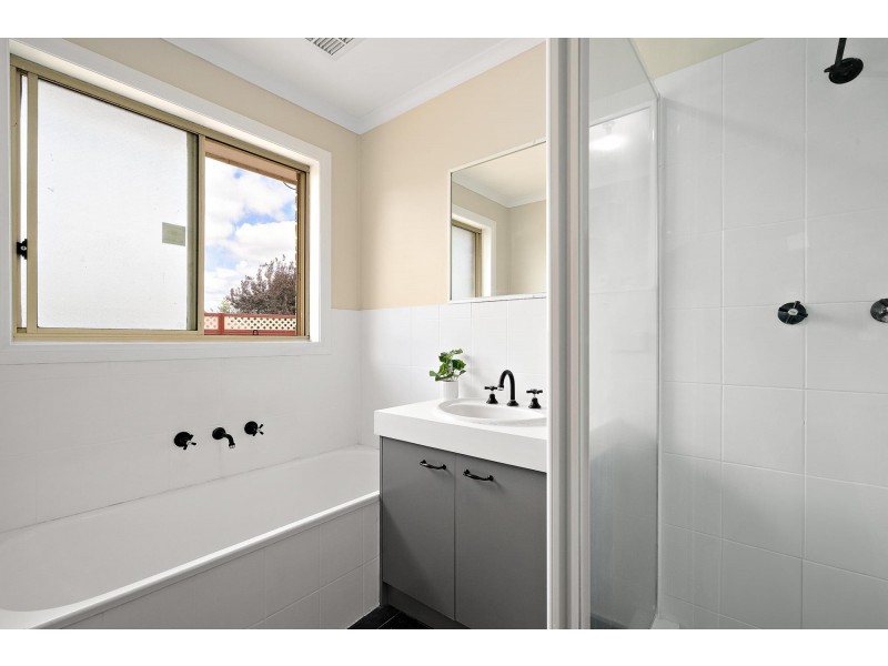 2 Elyard Place, Dunlop ACT 2615