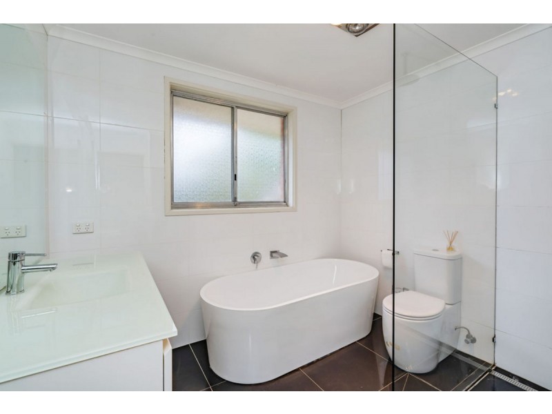 4 Brooke Place, Wanniassa ACT 2903