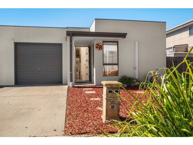 28 Bryan Hudson Street, Macgregor ACT 2615