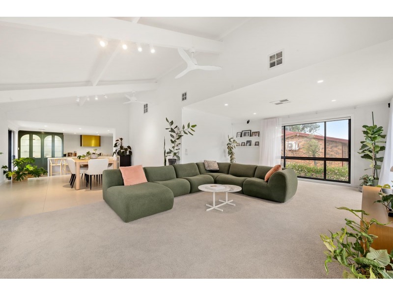 9 Sampson Close, Melba ACT 2615