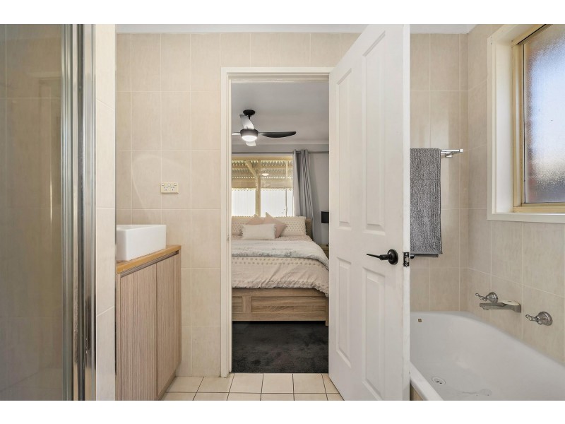 5 Matzek Place, Dunlop ACT 2615