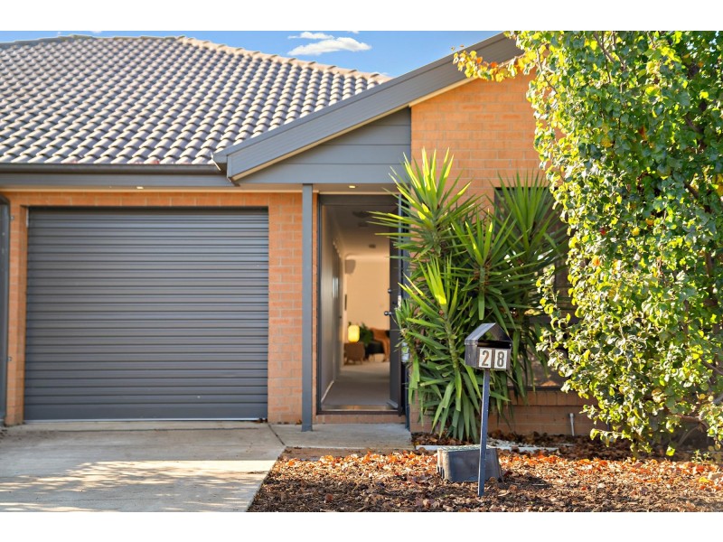 28 Audrey Cahn Street, Macgregor ACT 2615