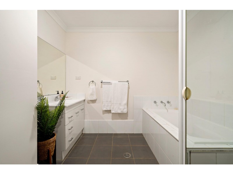 28 Audrey Cahn Street, Macgregor ACT 2615