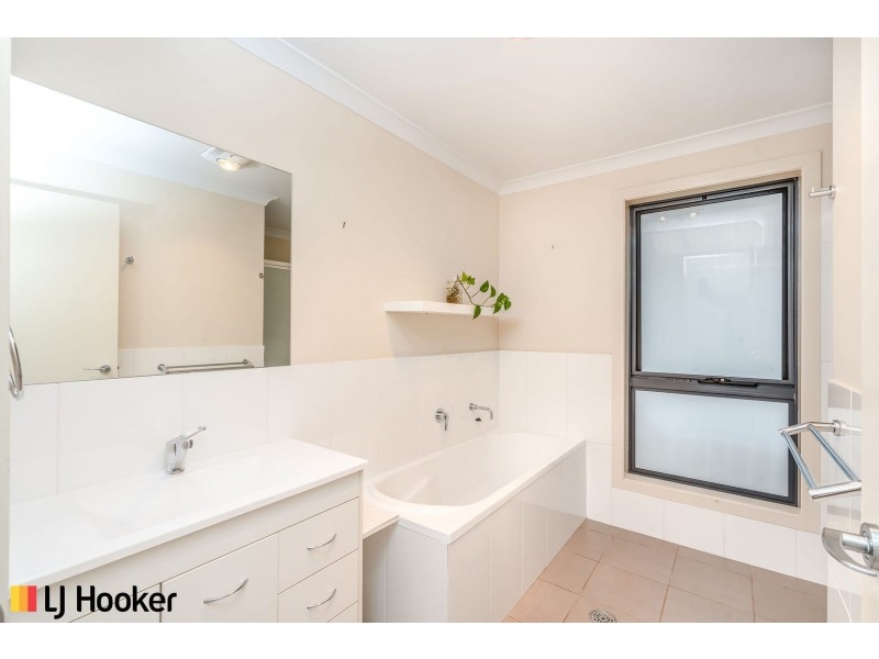 21 Rag Holmes Street, Macgregor ACT 2615