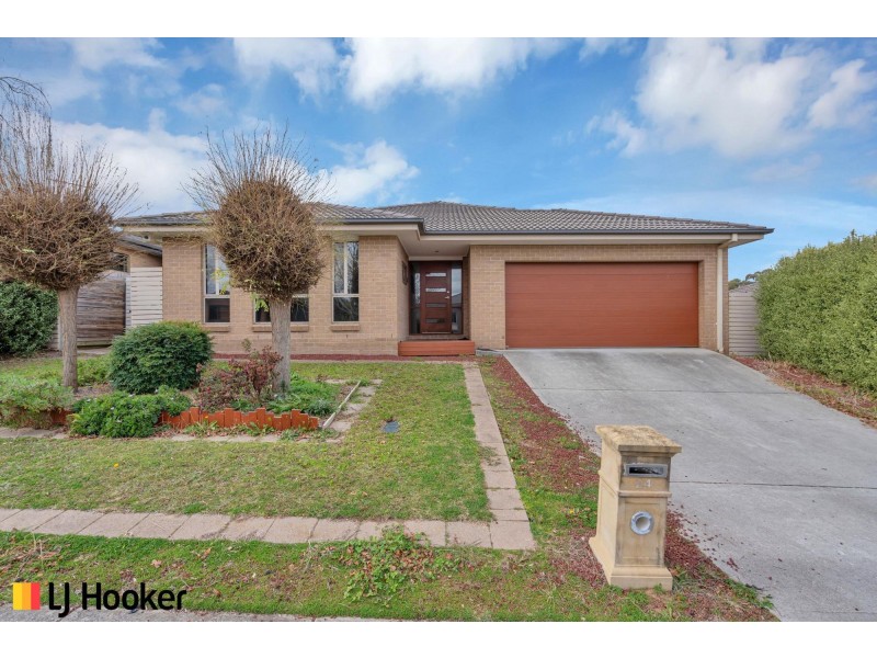 24 Gordon Withall Crescent, Dunlop ACT 2615