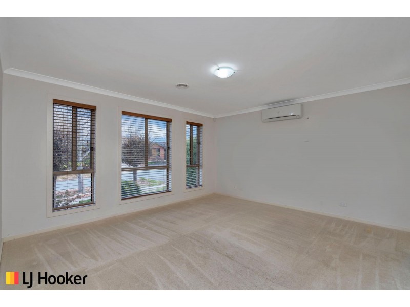 24 Gordon Withall Crescent, Dunlop ACT 2615