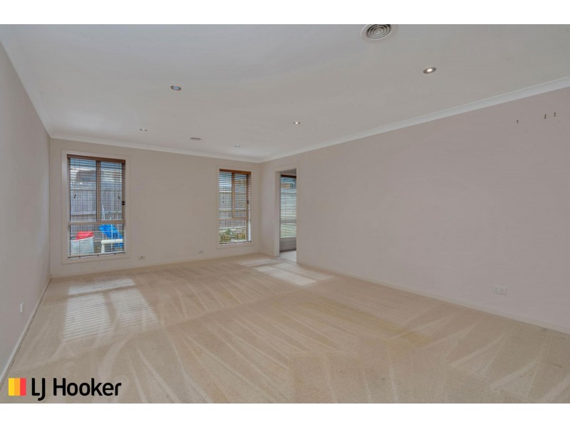 24 Gordon Withall Crescent, Dunlop ACT 2615