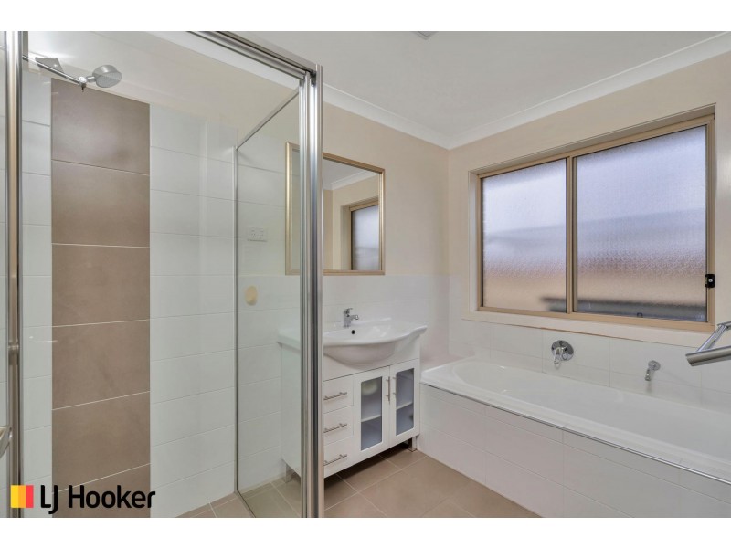 24 Gordon Withall Crescent, Dunlop ACT 2615