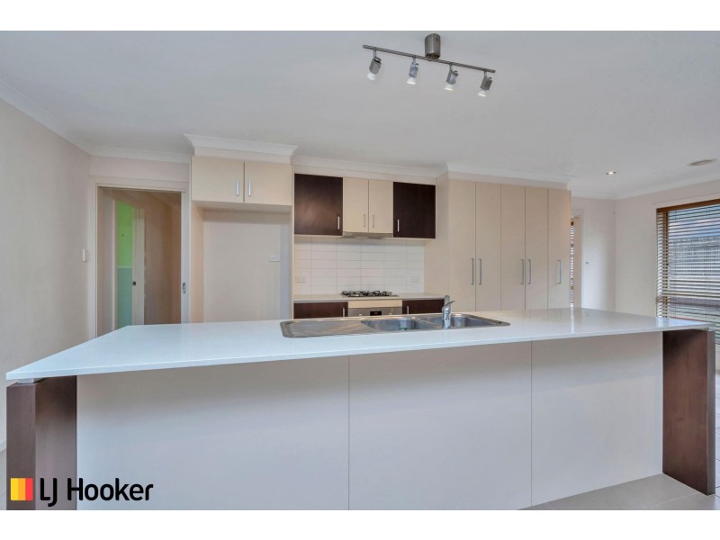 24 Gordon Withall Crescent, Dunlop ACT 2615