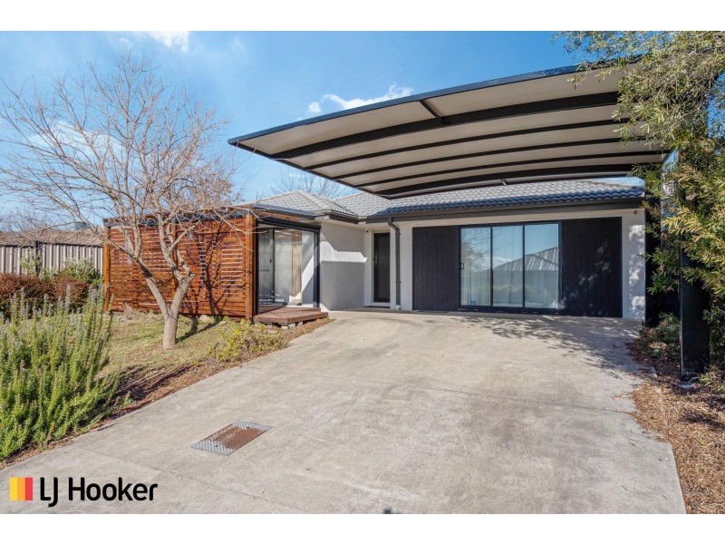 18 Ron Hoy Street, Macgregor ACT 2615
