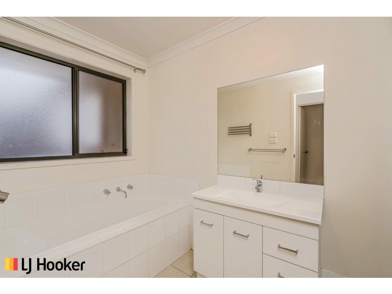 18 Ron Hoy Street, Macgregor ACT 2615