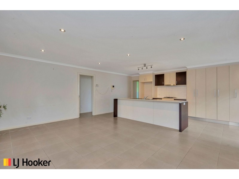24 Gordon Withall Crescent, Dunlop ACT 2615