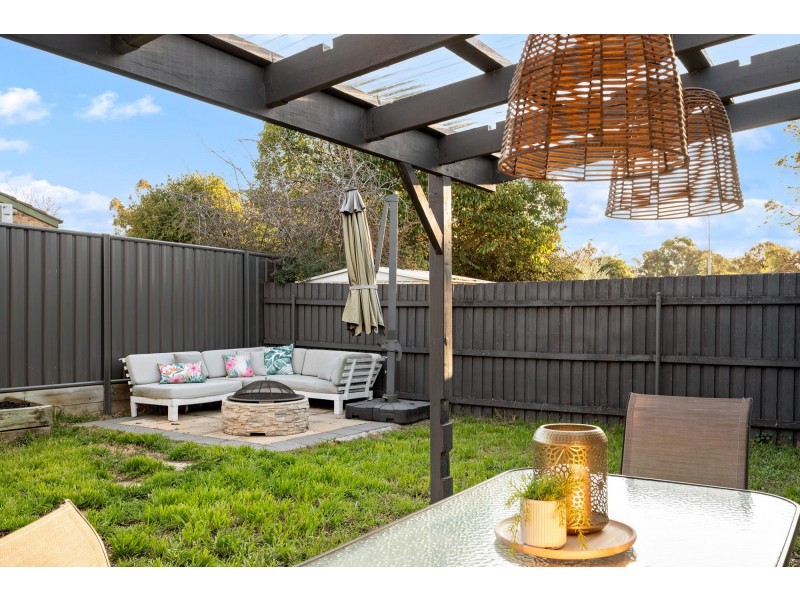 8 Stumm Place, Latham ACT 2615