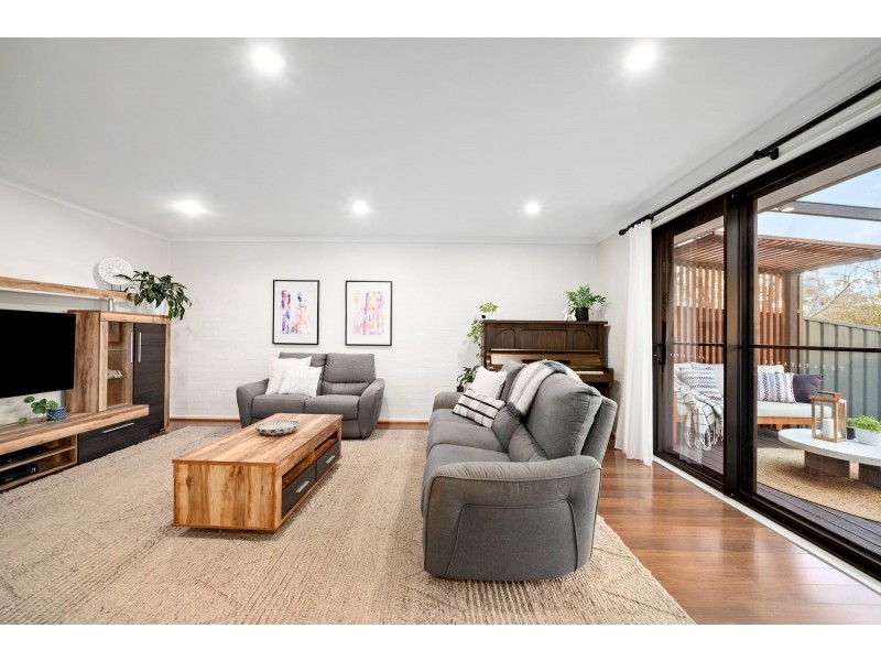 8 Stumm Place, Latham ACT 2615