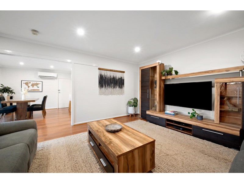 8 Stumm Place, Latham ACT 2615