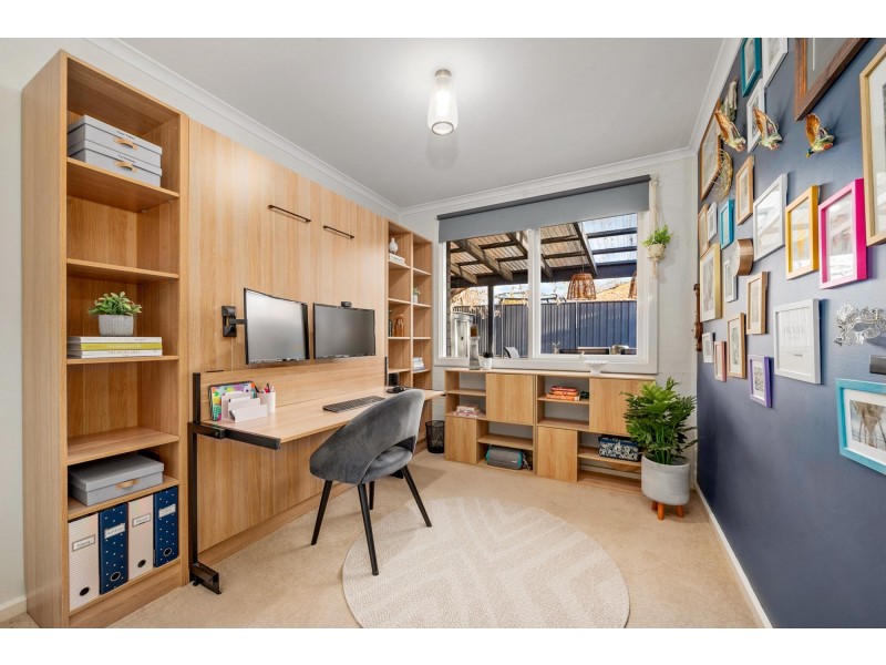 8 Stumm Place, Latham ACT 2615