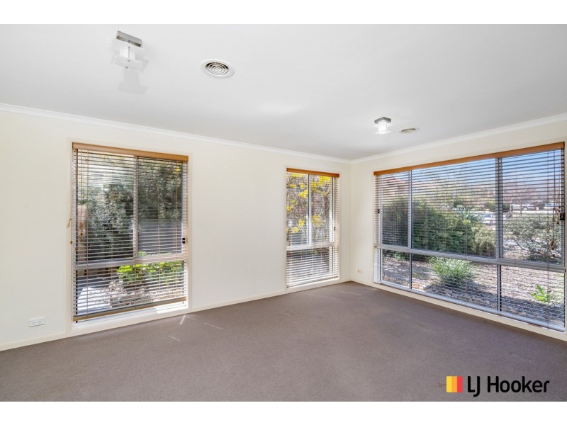 2 Hanrahan Crescent, Dunlop ACT 2615