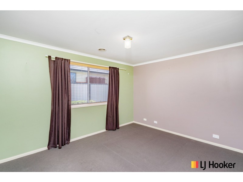 2 Hanrahan Crescent, Dunlop ACT 2615