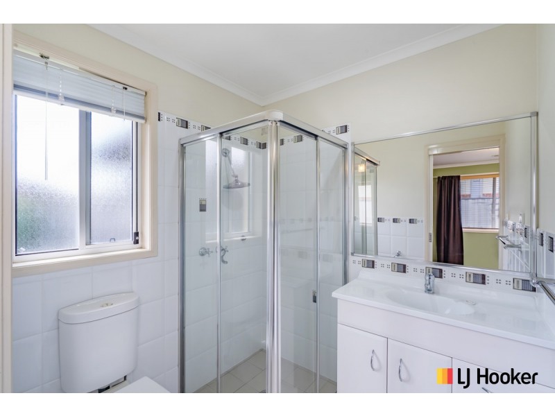 2 Hanrahan Crescent, Dunlop ACT 2615