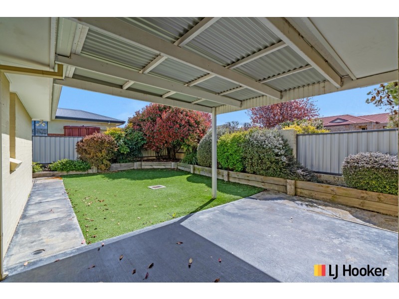 2 Hanrahan Crescent, Dunlop ACT 2615