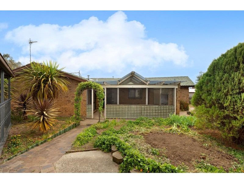 23 Ironbark Crescent, Banks ACT 2906