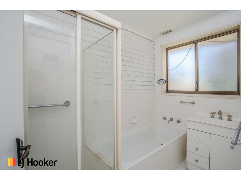 2 Macfarlan Place, Latham ACT 2615