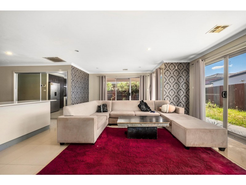 10 Hooton Street, Forde ACT 2914