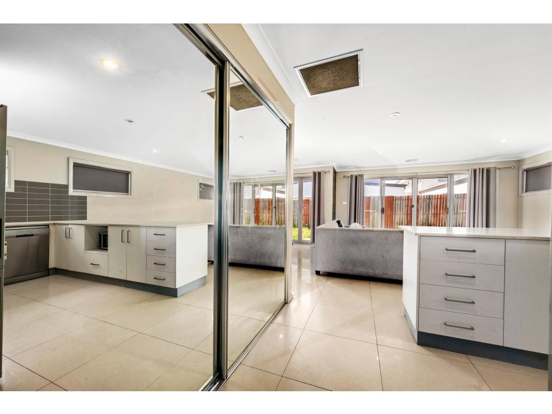 10 Hooton Street, Forde ACT 2914