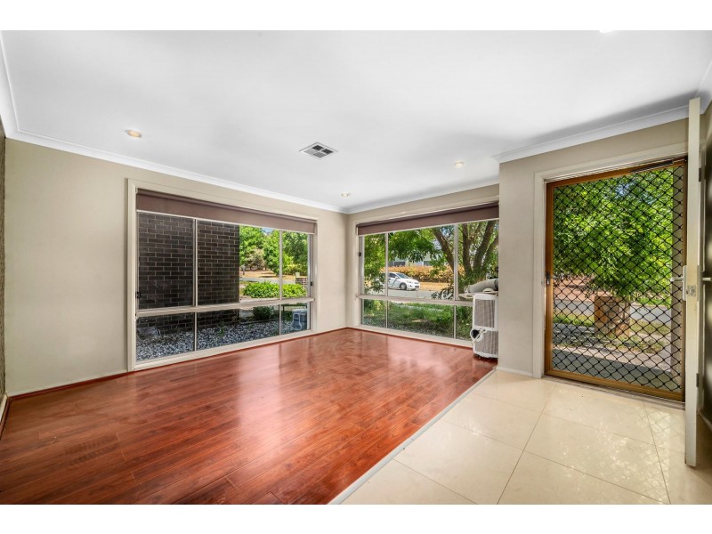 10 Hooton Street, Forde ACT 2914