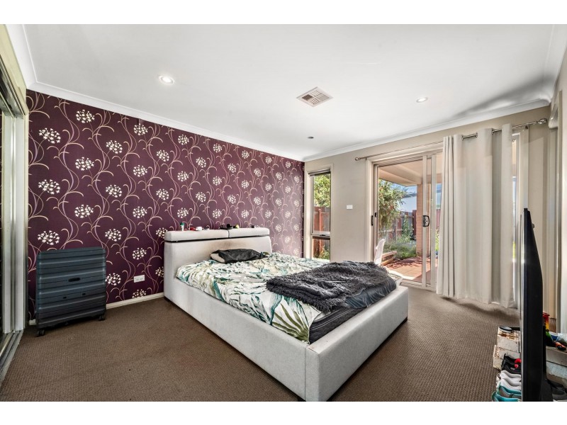 10 Hooton Street, Forde ACT 2914