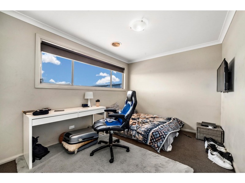 10 Hooton Street, Forde ACT 2914