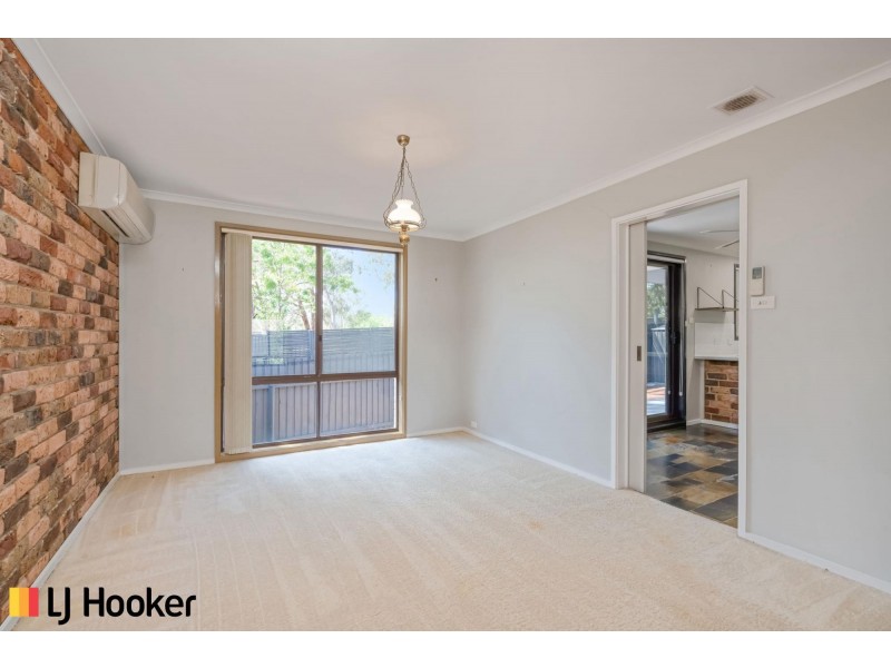 11 Brownlow Place, Holt ACT 2615
