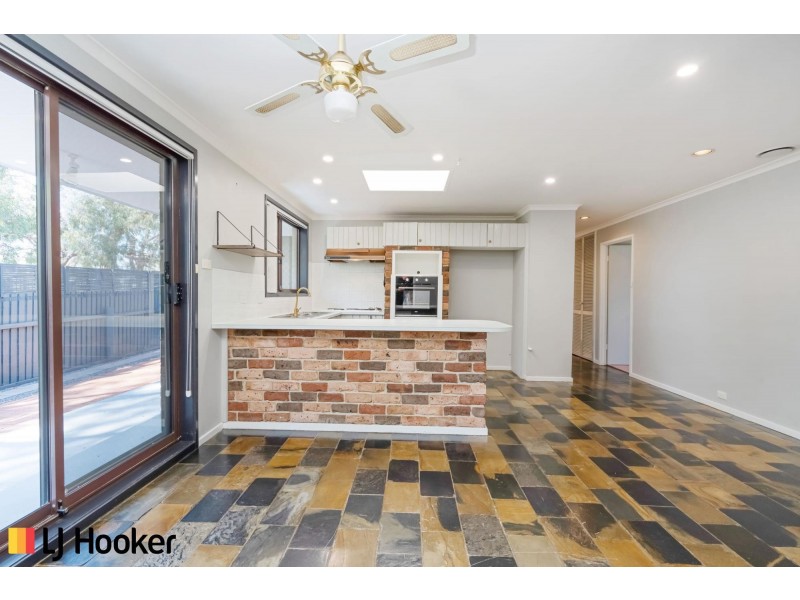 11 Brownlow Place, Holt ACT 2615