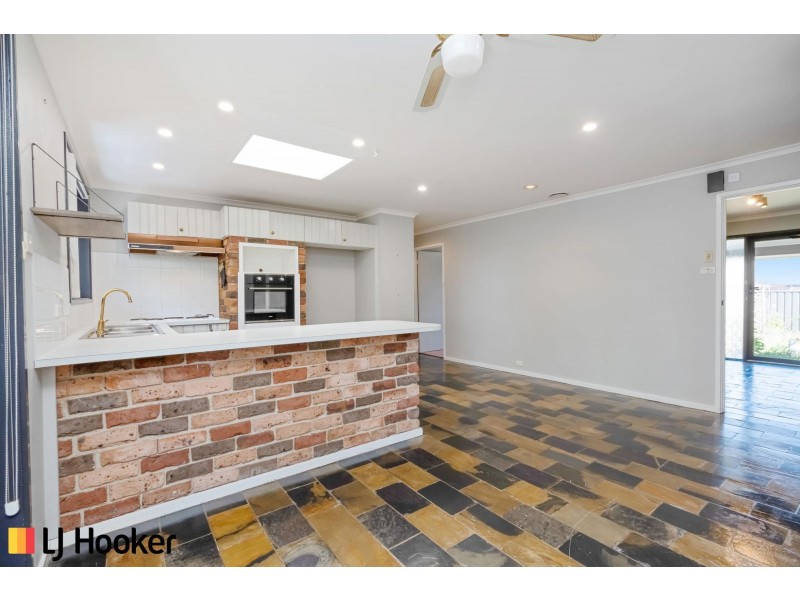 11 Brownlow Place, Holt ACT 2615